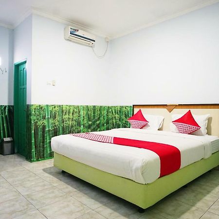 OYO 754 Nur Aziziah Guest House Syariah Balikpapan  Exterior foto