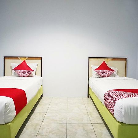 OYO 754 Nur Aziziah Guest House Syariah Balikpapan  Exterior foto