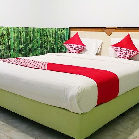 OYO 754 Nur Aziziah Guest House Syariah Balikpapan  Exterior foto