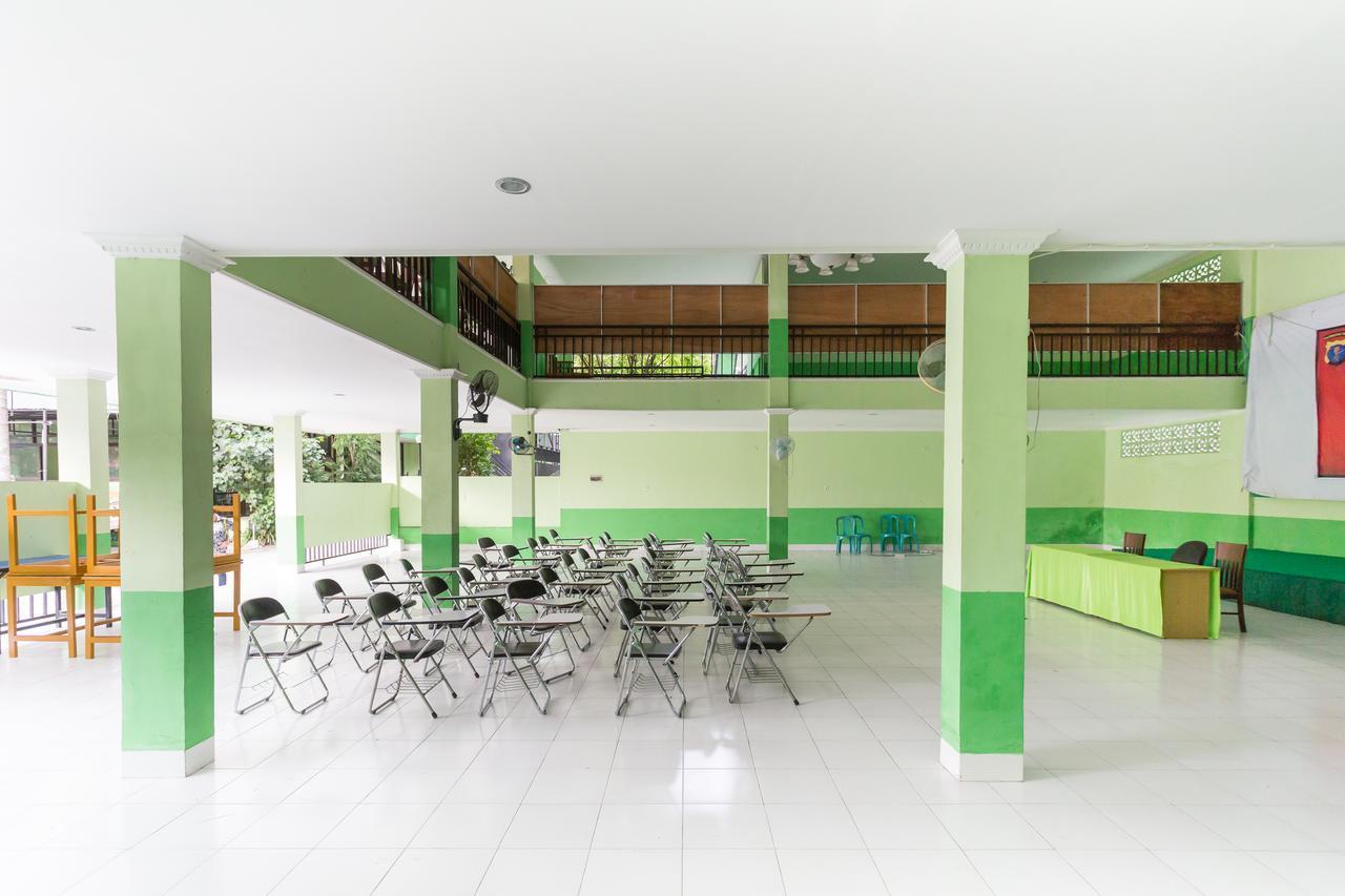 OYO 754 Nur Aziziah Guest House Syariah Balikpapan  Exterior foto