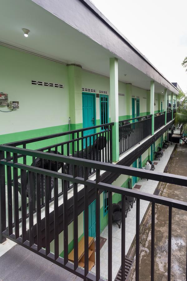 OYO 754 Nur Aziziah Guest House Syariah Balikpapan  Exterior foto