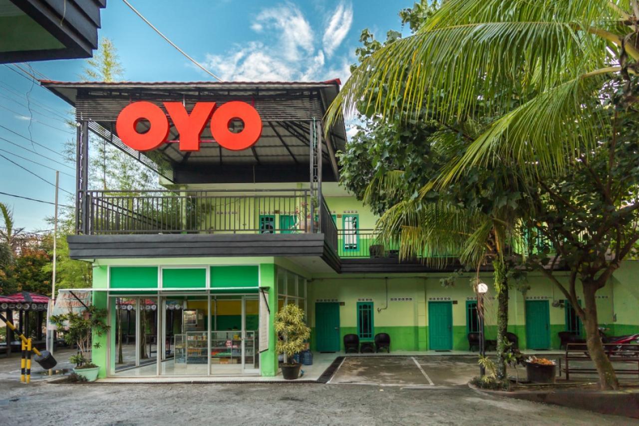 OYO 754 Nur Aziziah Guest House Syariah Balikpapan  Exterior foto