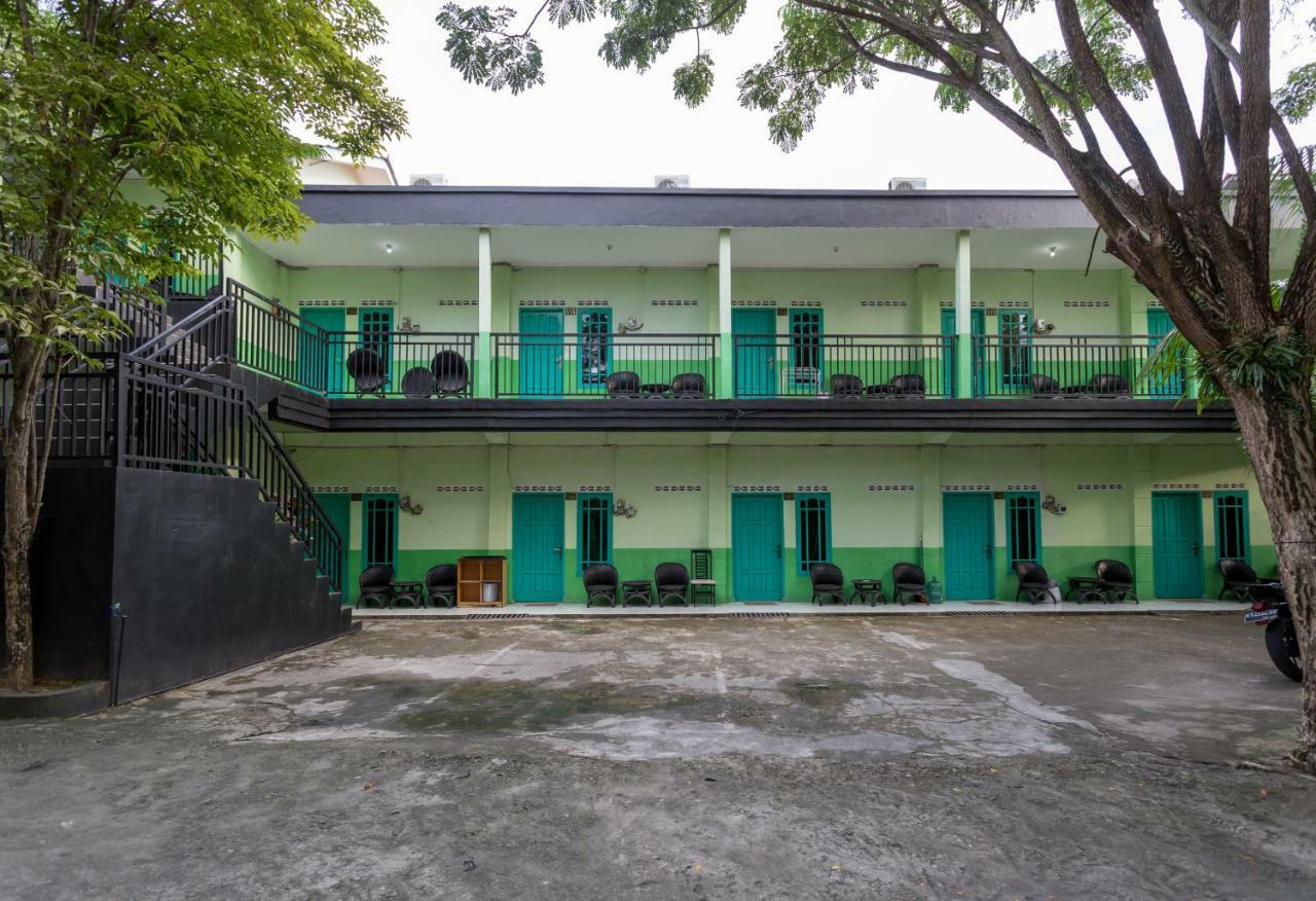 OYO 754 Nur Aziziah Guest House Syariah Balikpapan  Exterior foto