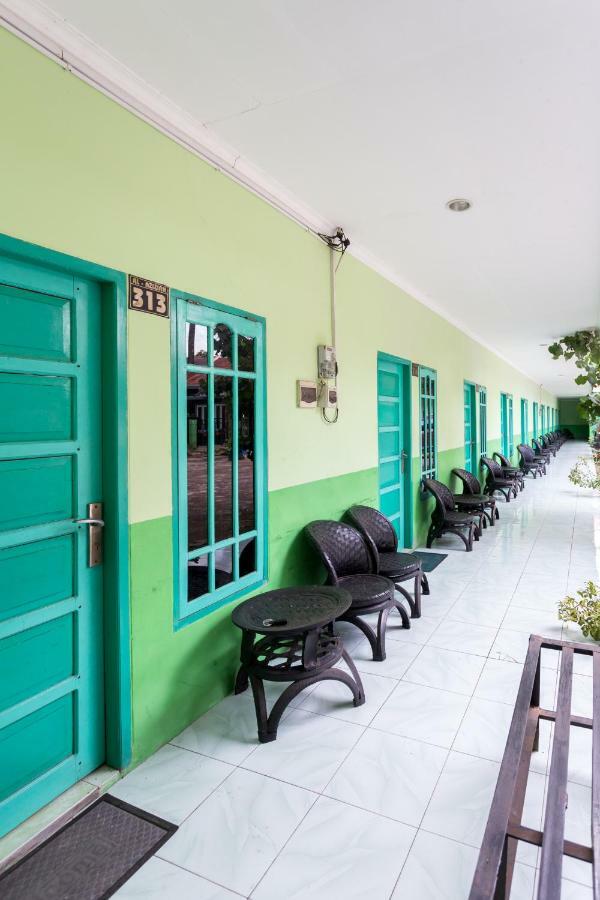 OYO 754 Nur Aziziah Guest House Syariah Balikpapan  Exterior foto
