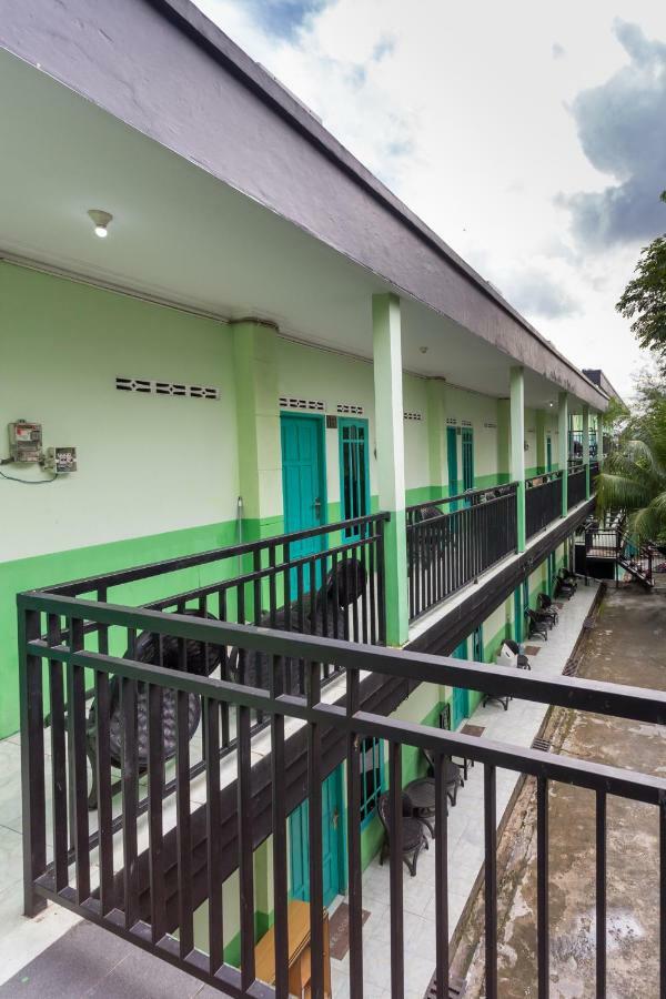 OYO 754 Nur Aziziah Guest House Syariah Balikpapan  Exterior foto