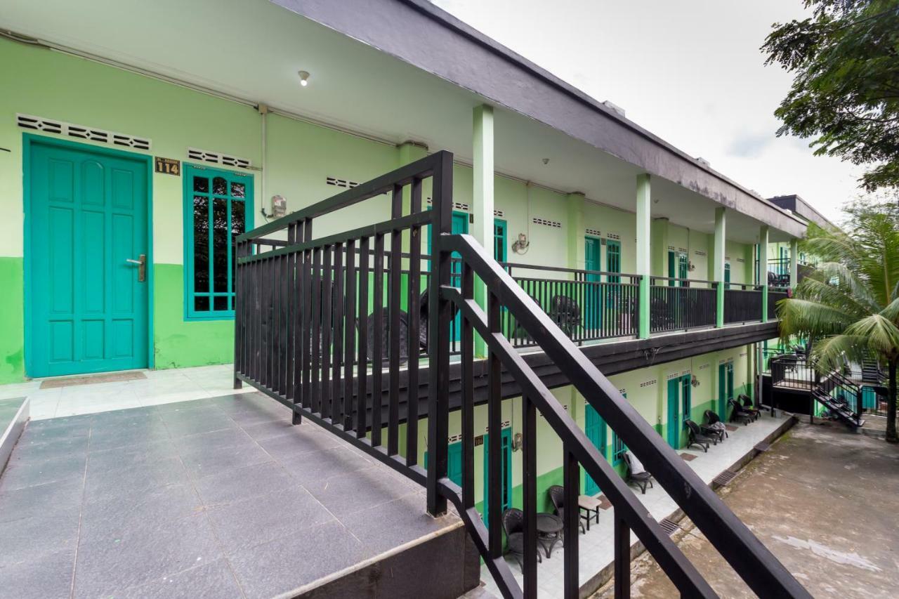 OYO 754 Nur Aziziah Guest House Syariah Balikpapan  Exterior foto