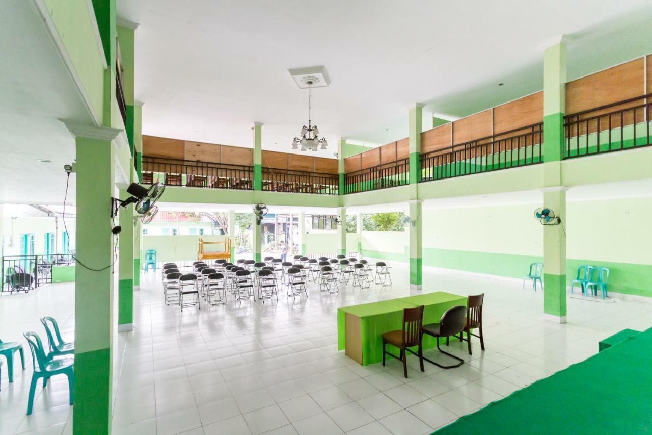 OYO 754 Nur Aziziah Guest House Syariah Balikpapan  Exterior foto