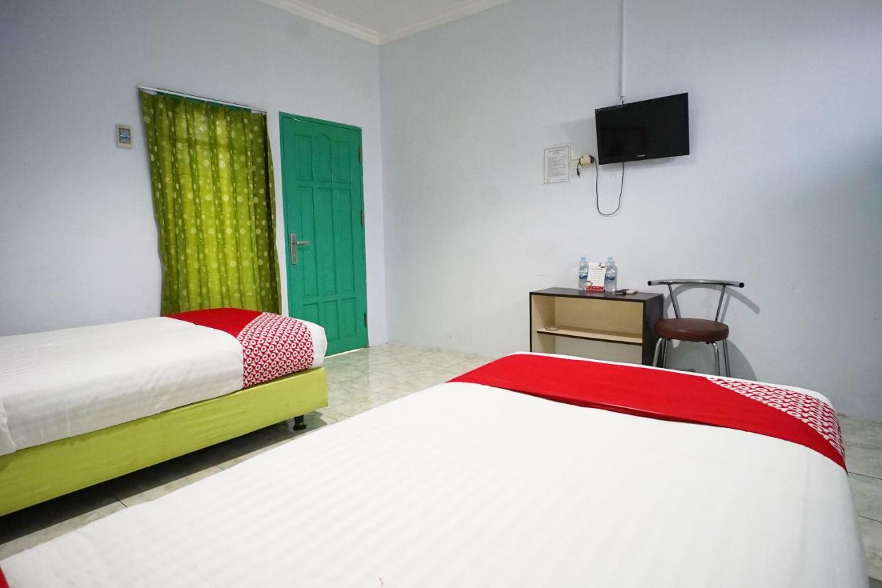 OYO 754 Nur Aziziah Guest House Syariah Balikpapan  Exterior foto