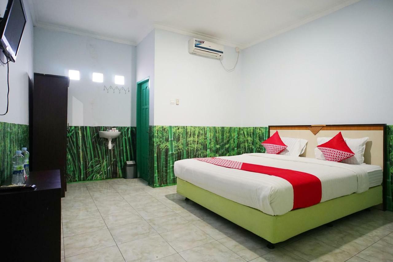 OYO 754 Nur Aziziah Guest House Syariah Balikpapan  Exterior foto