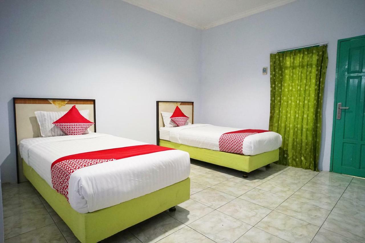 OYO 754 Nur Aziziah Guest House Syariah Balikpapan  Exterior foto